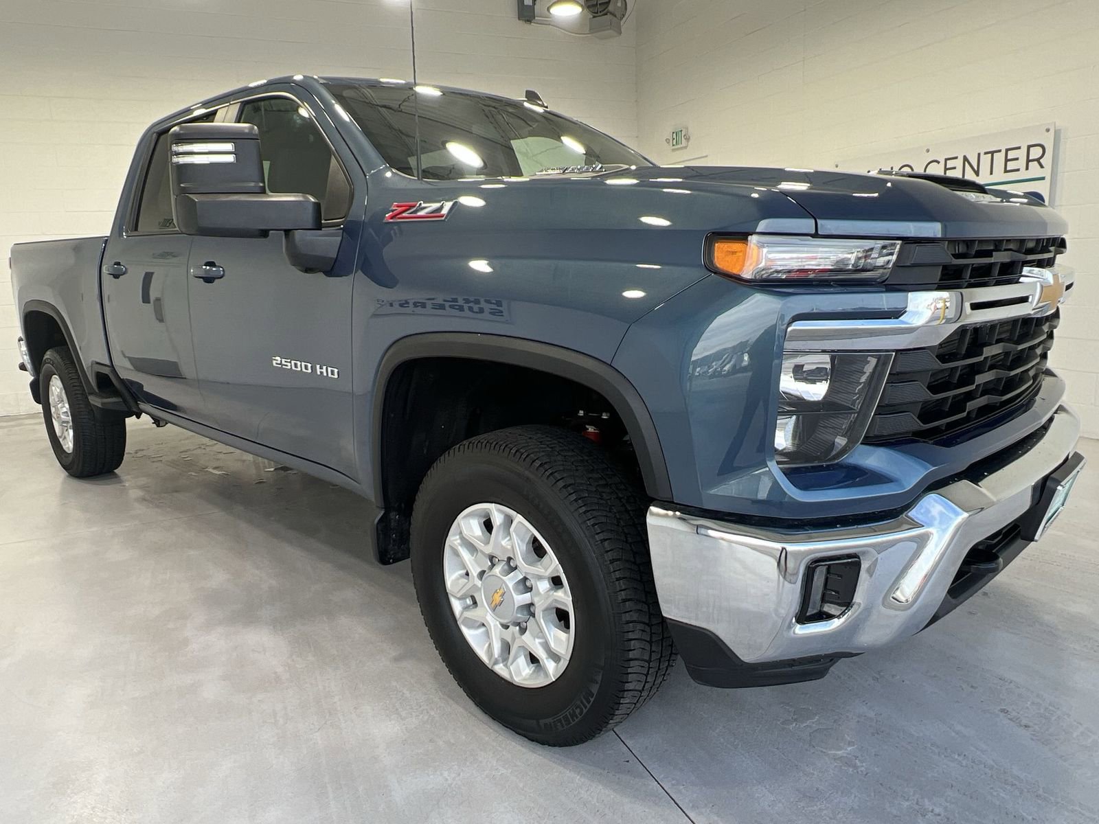 Used 2025 Chevrolet Silverado 2500 LT image 2