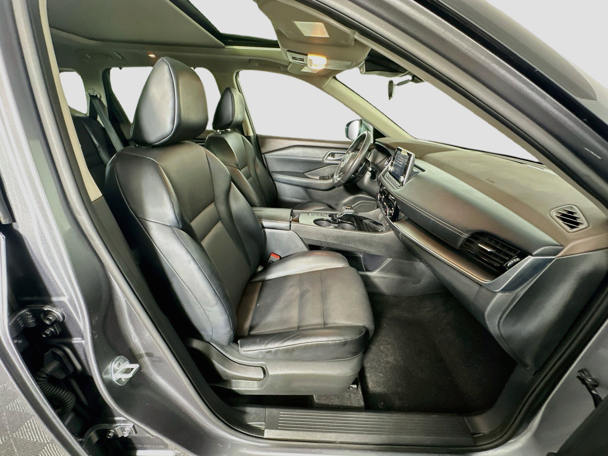 Used 2021 Nissan Rogue SV w/ Premium Package FWD image 34