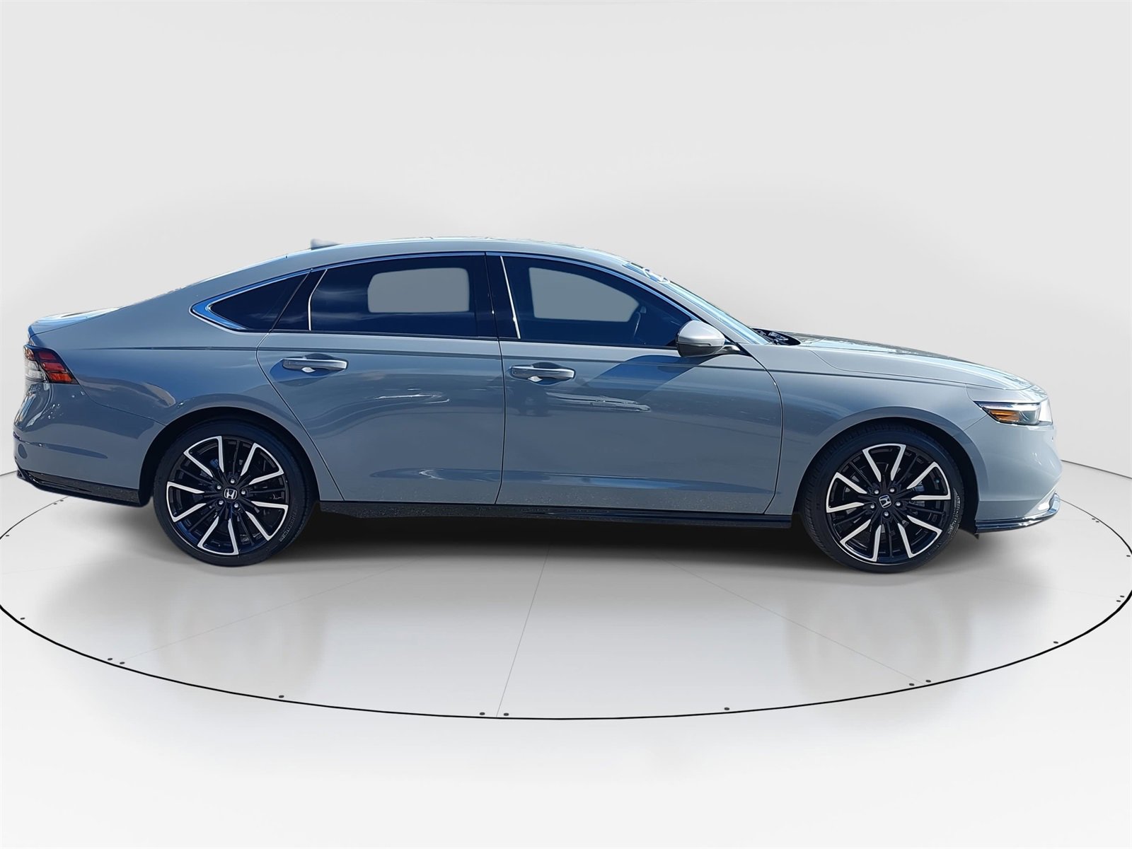 Used 2023 Honda Accord Touring image 4