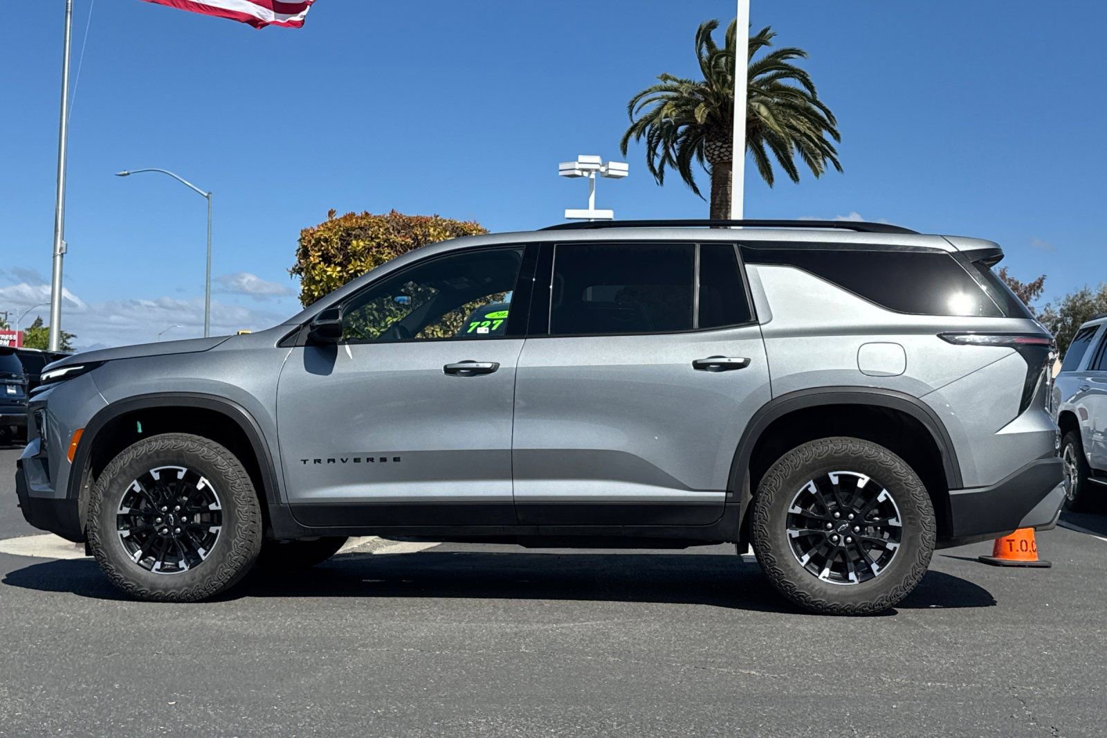 Used 2025 Chevrolet Traverse Z71 image 8