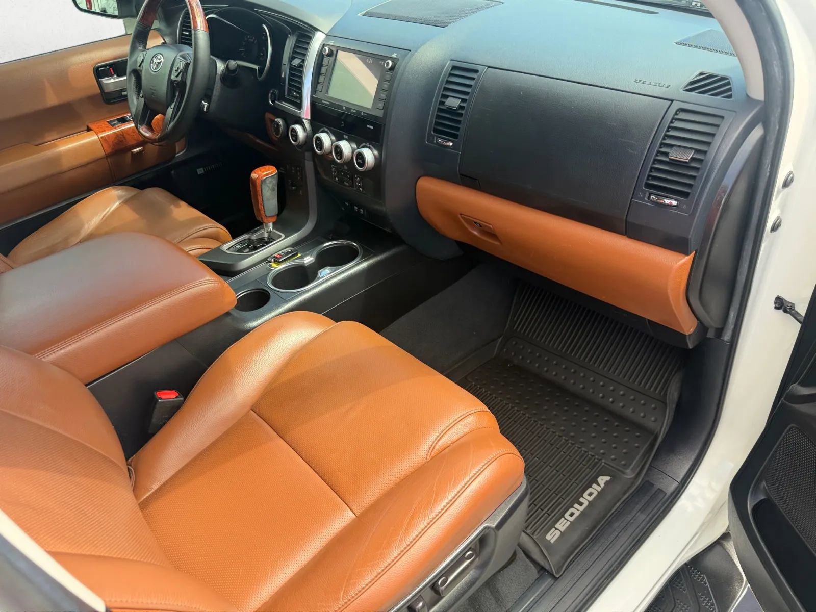 Used 2020 Toyota Sequoia Platinum AWD/4WD image 25