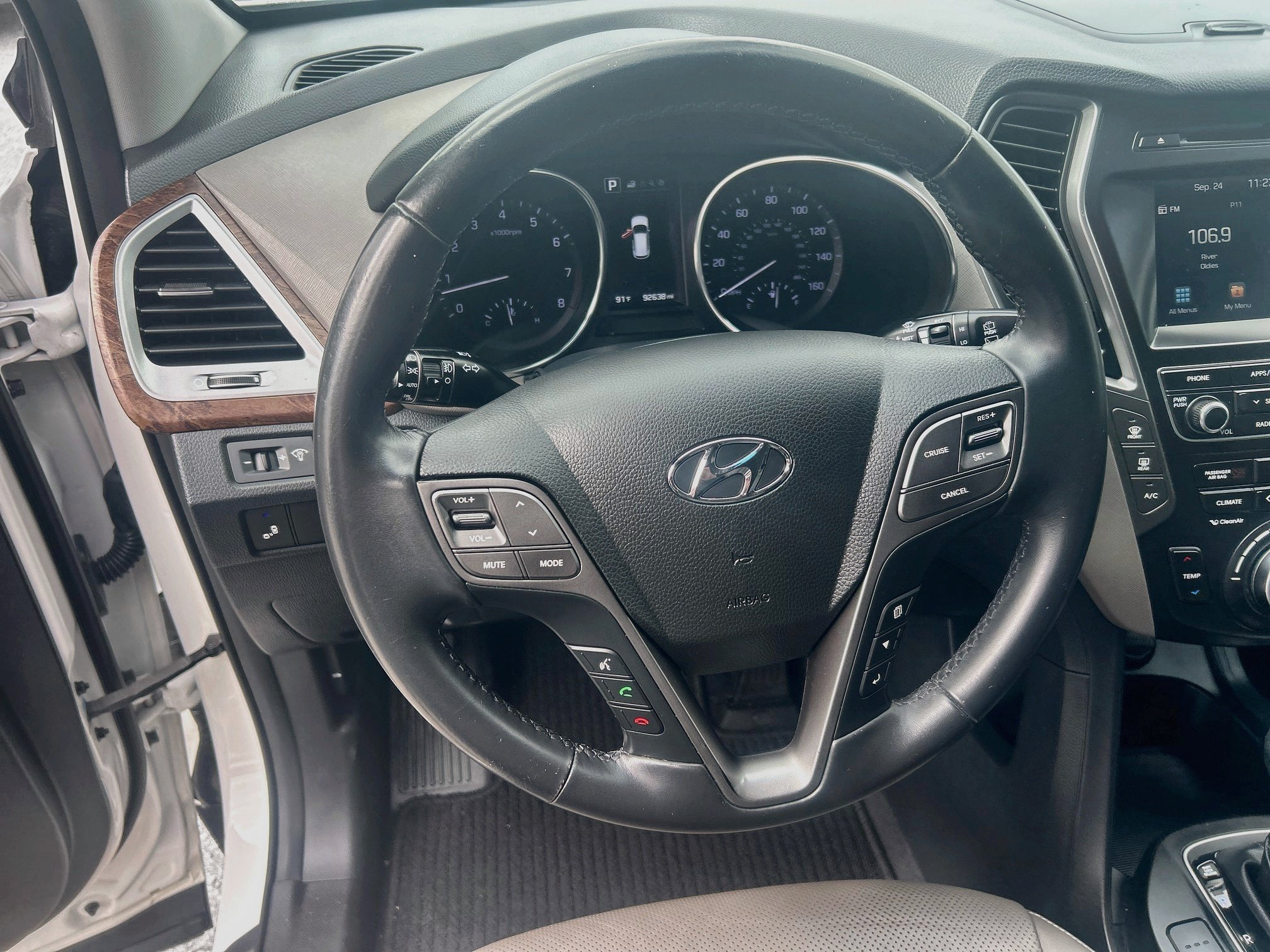 Used 2017 Hyundai Santa Fe SE w/ SE Premium Package 02 FWD image 11