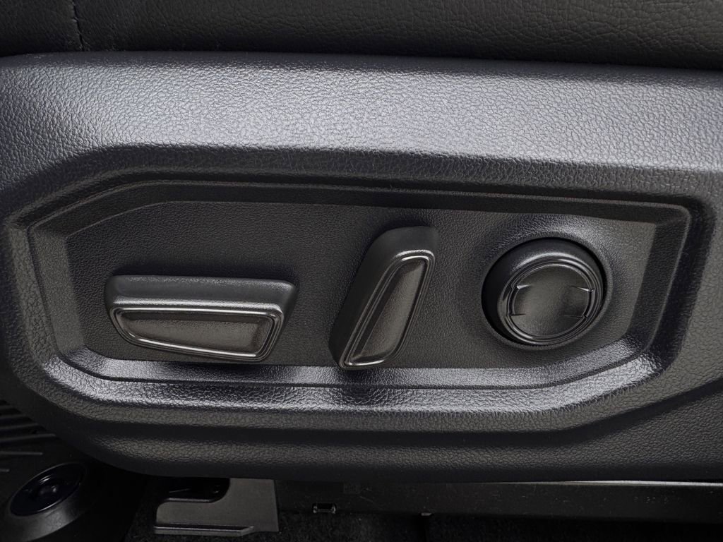 Used 2024 Toyota Tundra Limited AWD/4WD image 25