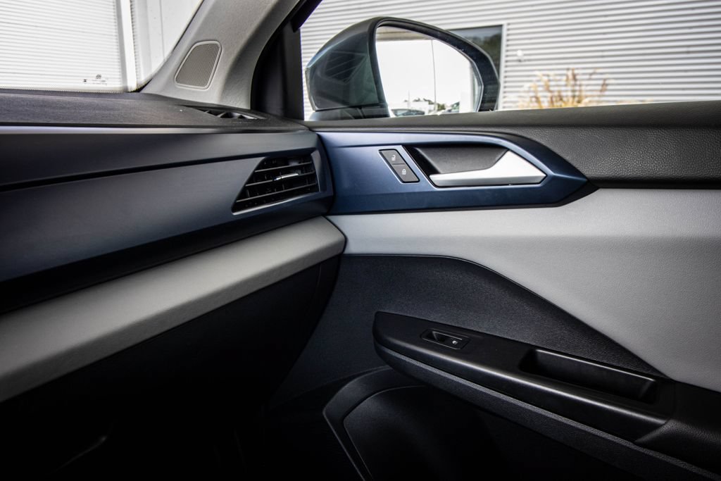 Certified 2023 Volkswagen Taos SE w/ Panoramic Sunroof Package FWD image 30