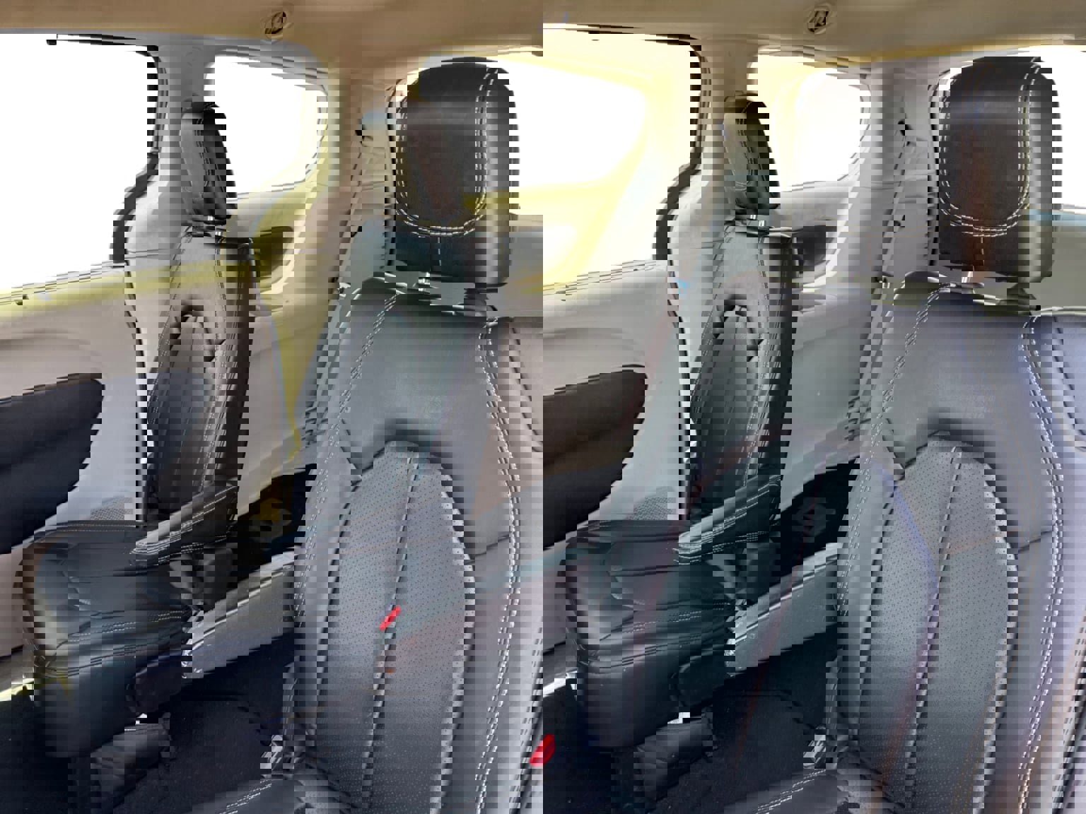 Used 2020 Chrysler Voyager Lxi image 16