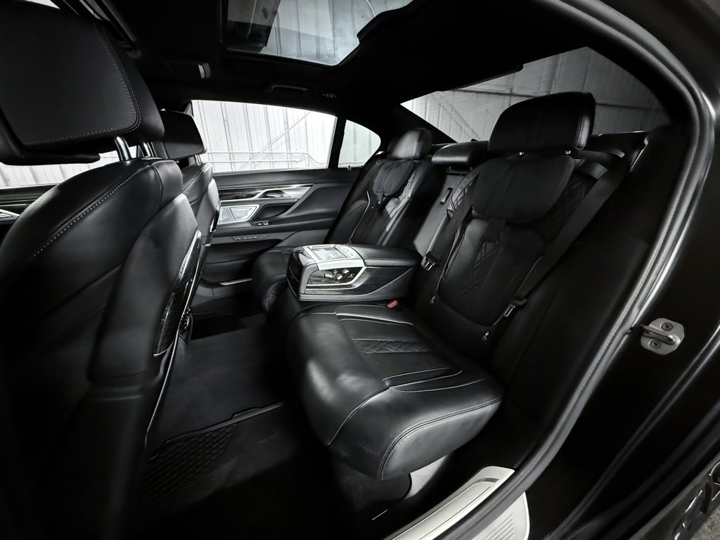Used 2022 BMW 750i xDrive w/ Luxury Rear Seating Package image 21
