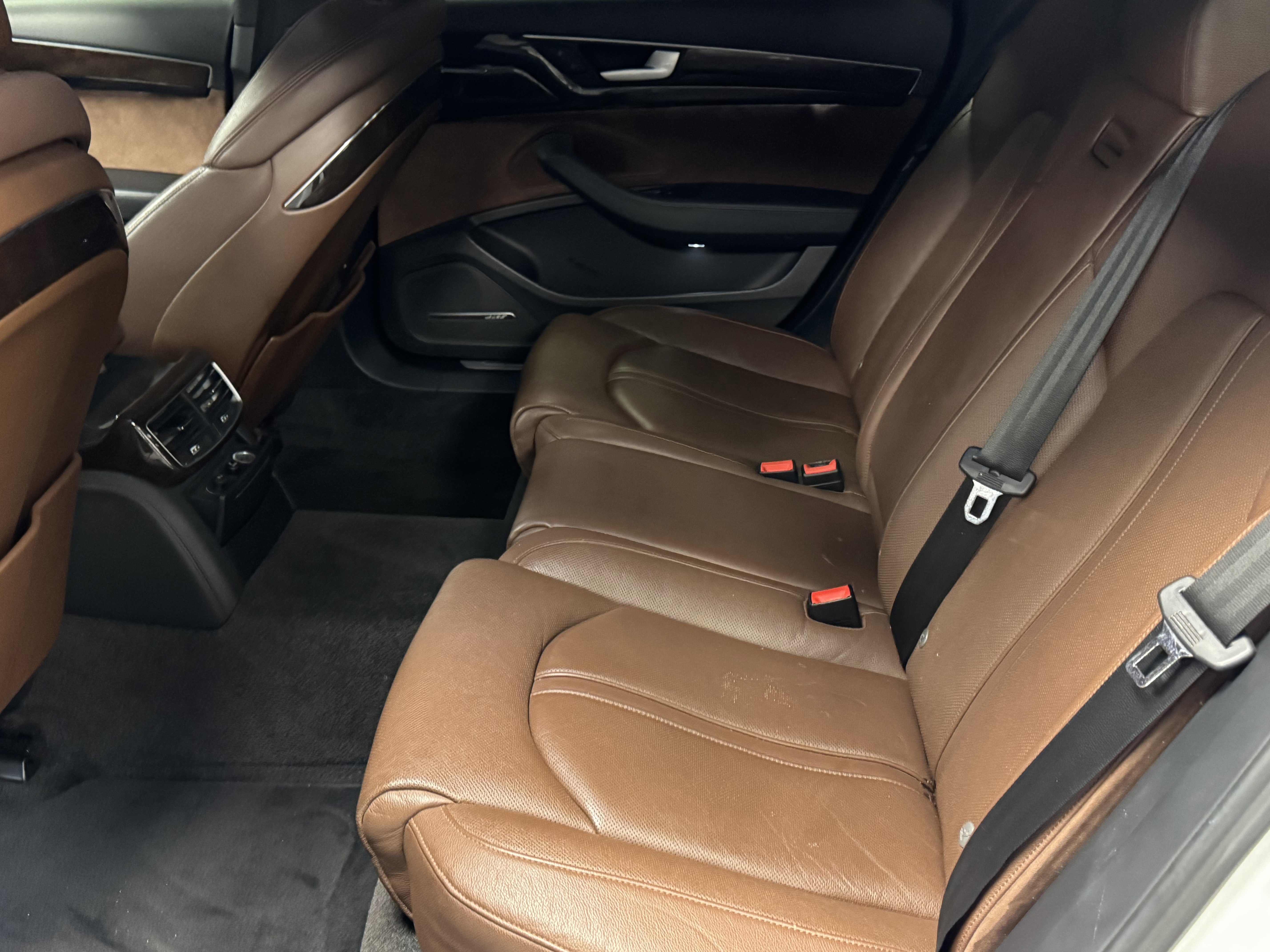 Used 2014 Audi A8 L 4.0T image 14