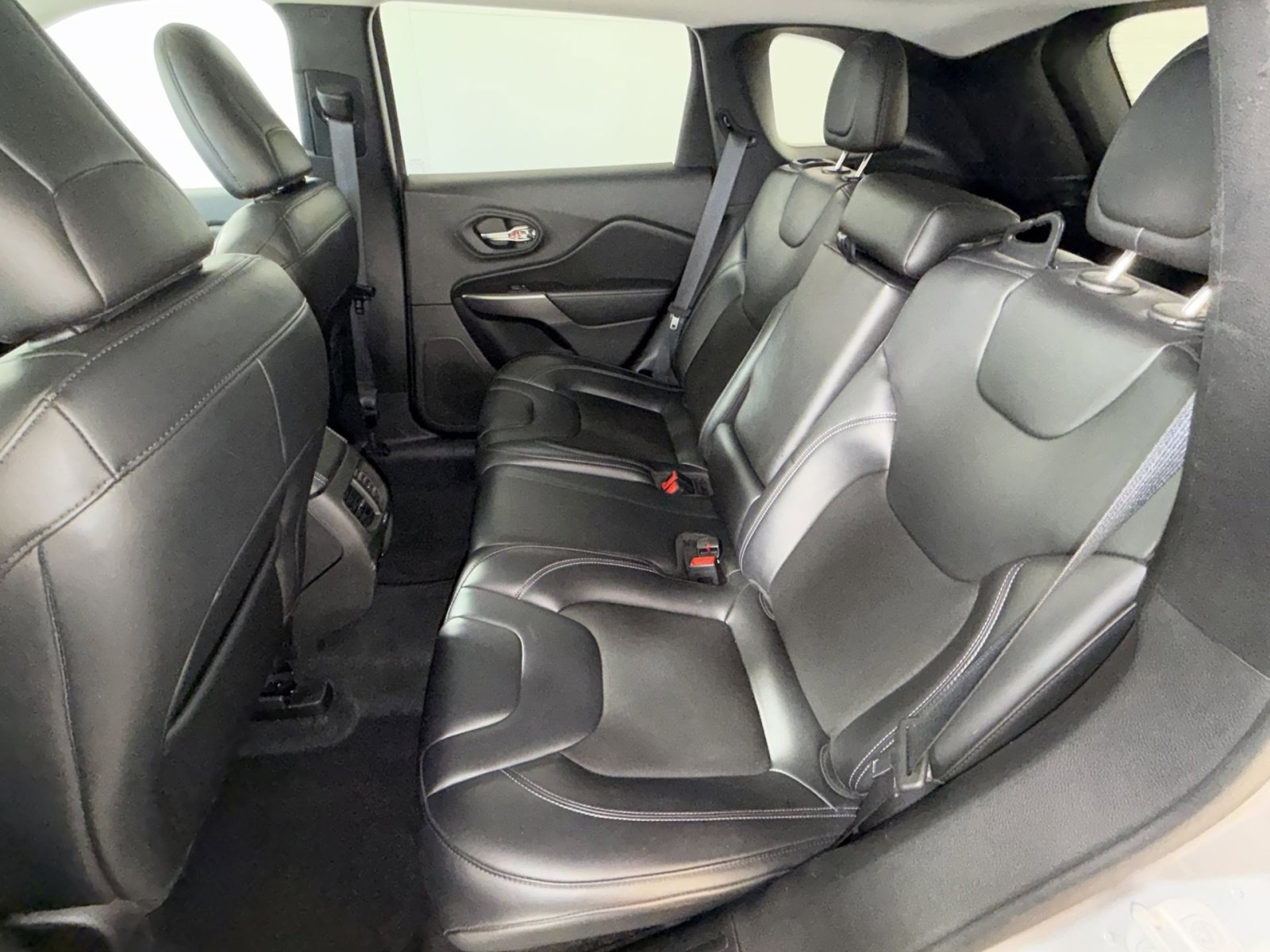 Used 2020 Jeep Cherokee Latitude Plus w/ Comfort/Convenience Group image 24