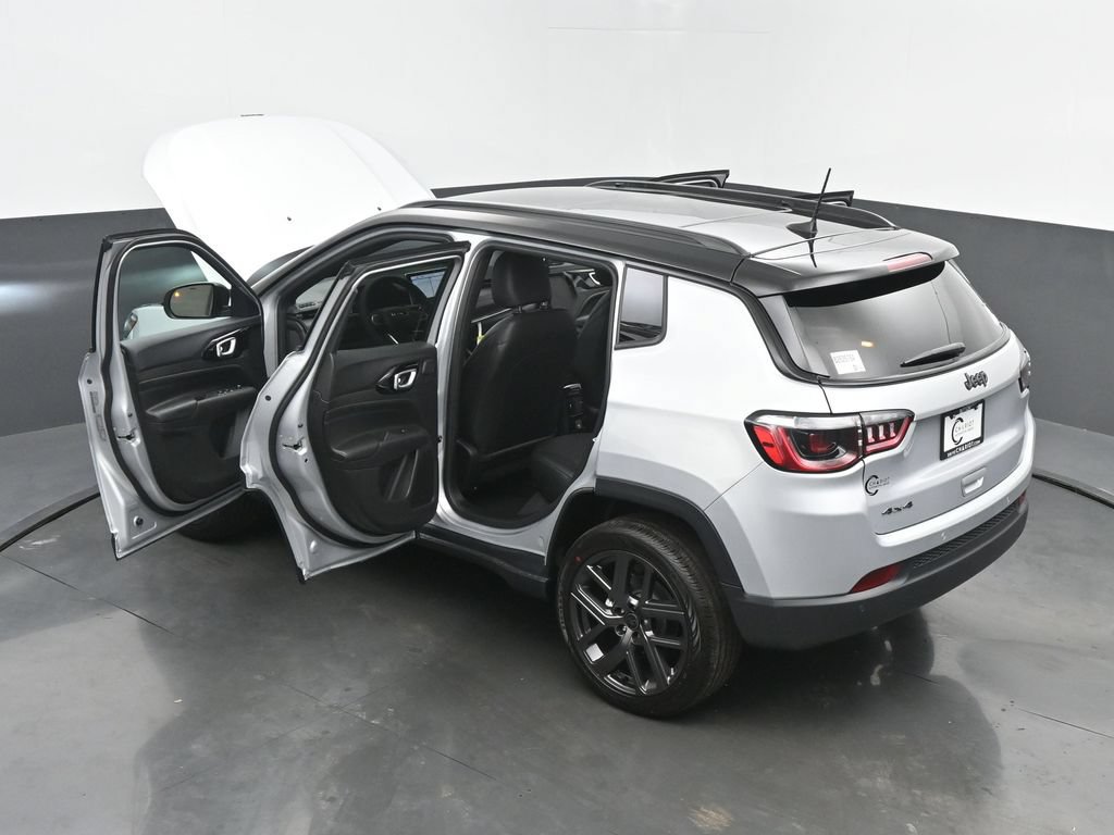 New 2026 Jeep Compass Limited w/ Sun, Sound & Navigation Group AWD/4WD image 60