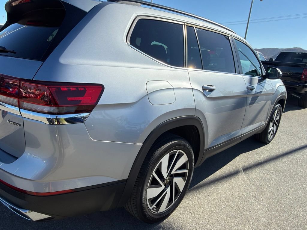 Used 2024 Volkswagen Atlas SE AWD/4WD image 12