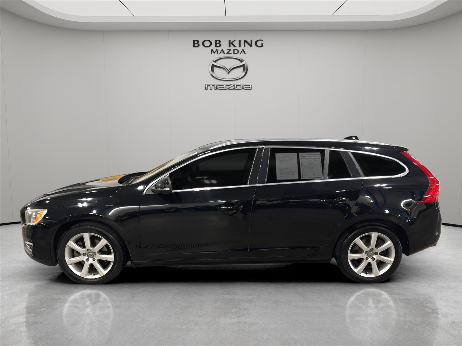 Used 2017 Volvo V60 T5 Premier w/ Convenience Package FWD image 2