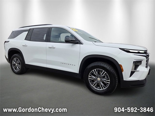 Used 2025 Chevrolet Traverse LT image 8