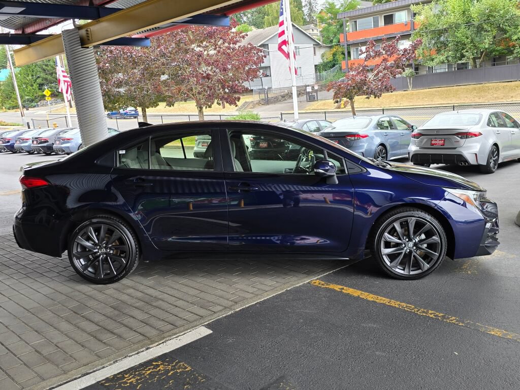 Used 2024 Toyota Corolla SE w/ SE Package FWD image 4