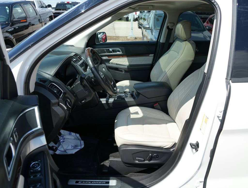 Used 2017 Ford Explorer Platinum AWD/4WD image 20