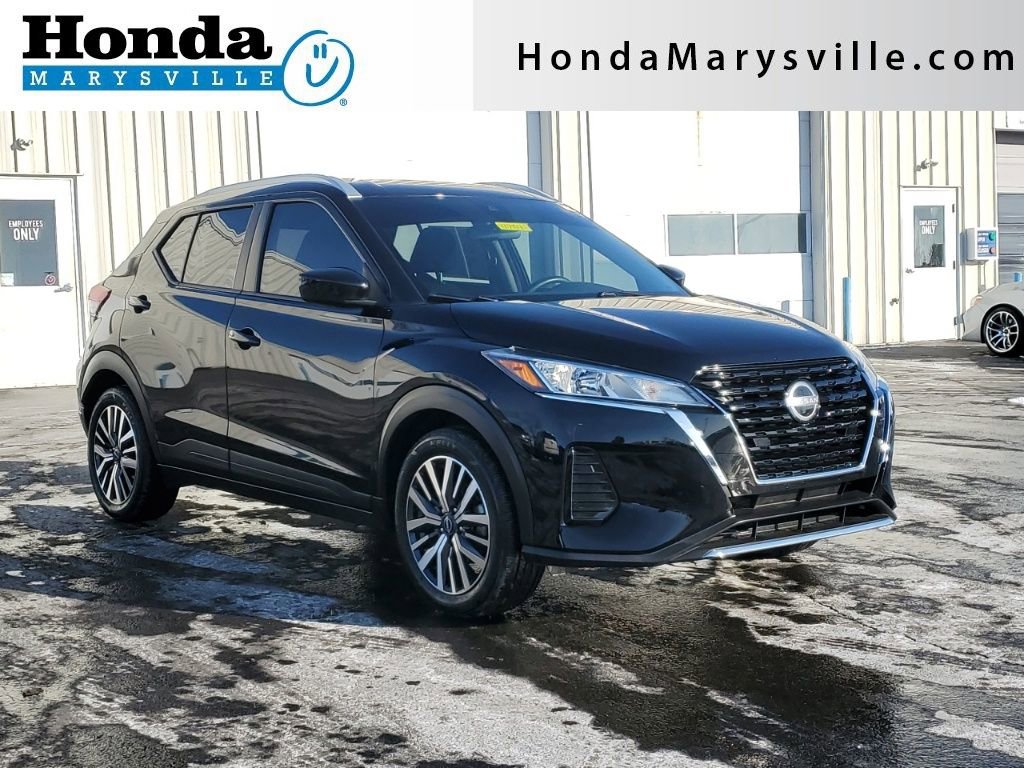 Used 2022 Nissan Kicks SV image 1