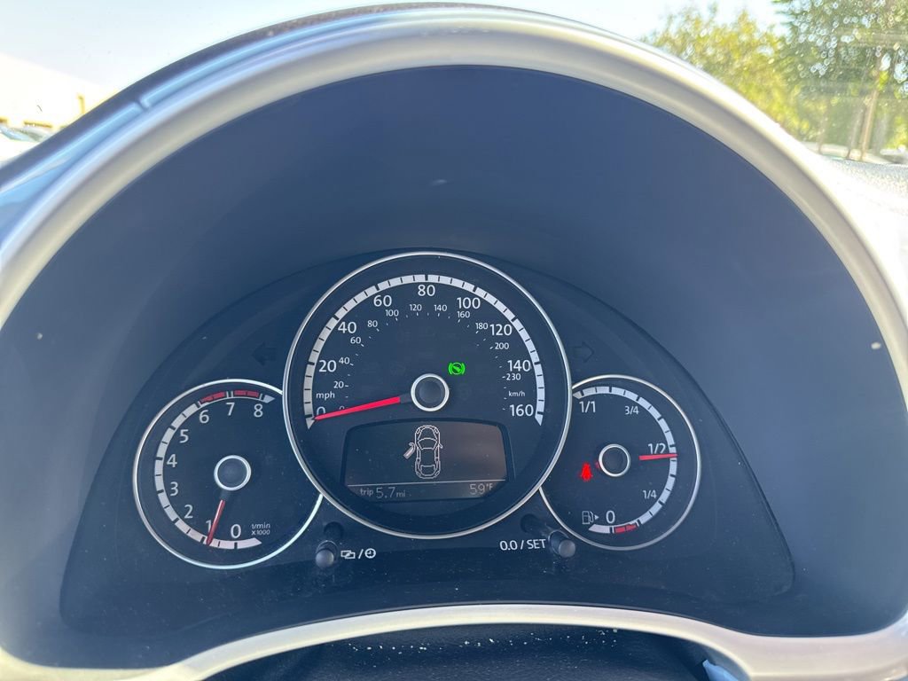 Used 2014 Volkswagen Beetle 2.5 FWD image 7