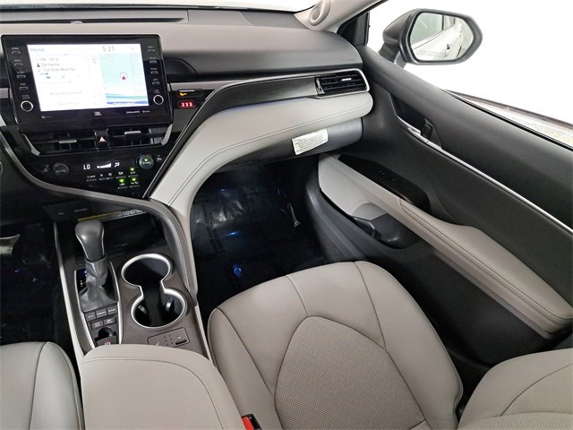 Used 2021 Toyota Camry XLE w/ Navigation Upgrade Package image 17
