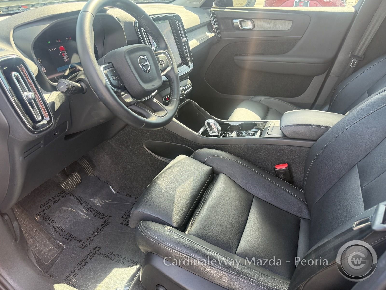 Used 2025 Volvo XC40 B5 Plus image 13