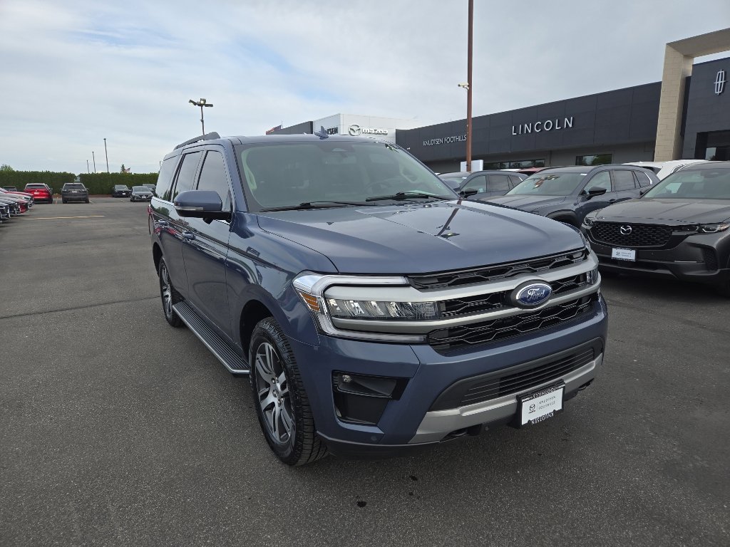Used 2023 Ford Expedition XLT AWD/4WD image 1