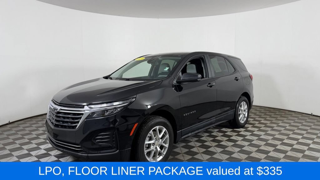 Used 2023 Chevrolet Equinox LS w/ LS Convenience Package AWD/4WD image 3