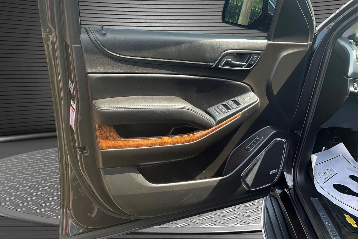 Used 2015 Chevrolet Tahoe LTZ AWD/4WD image 17