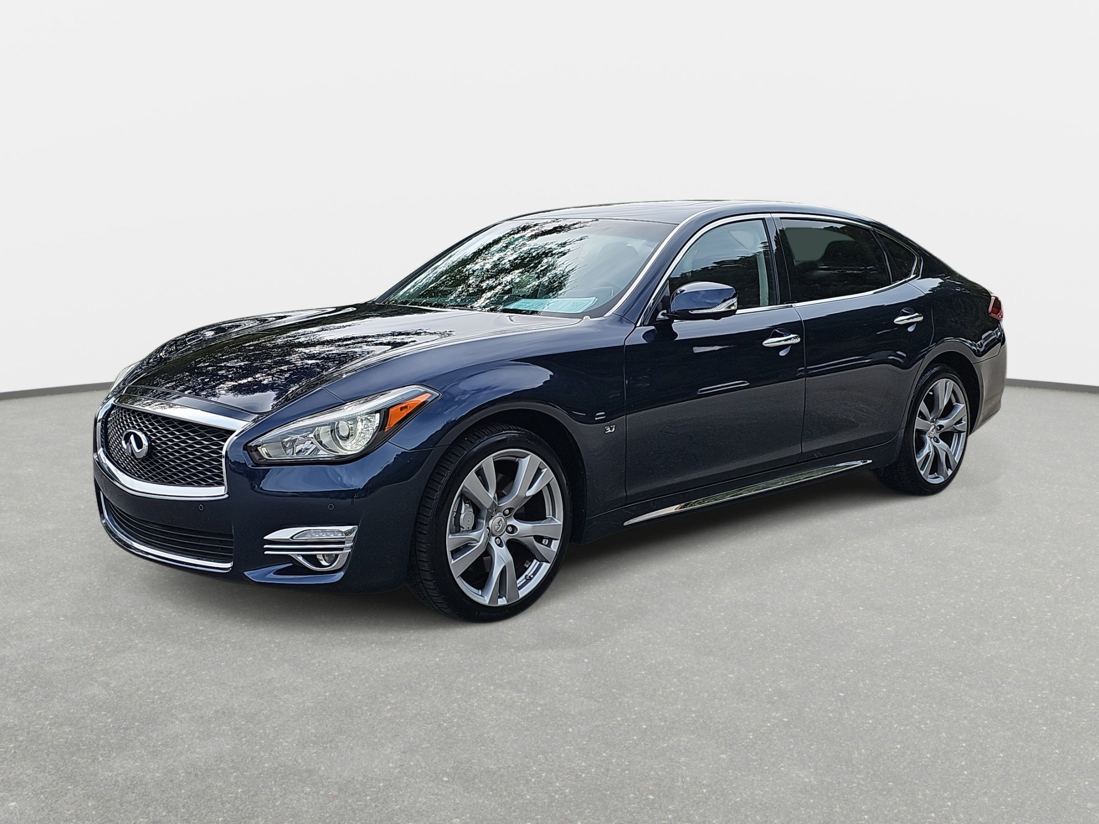 Used 2017 INFINITI Q70 L 3.7