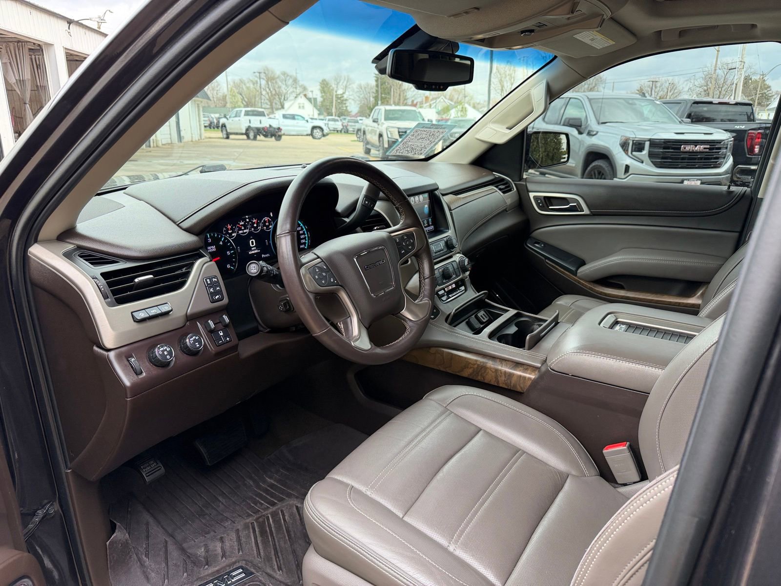 Used 2018 GMC Yukon XL Denali w/ Denali Ultimate Package image 11