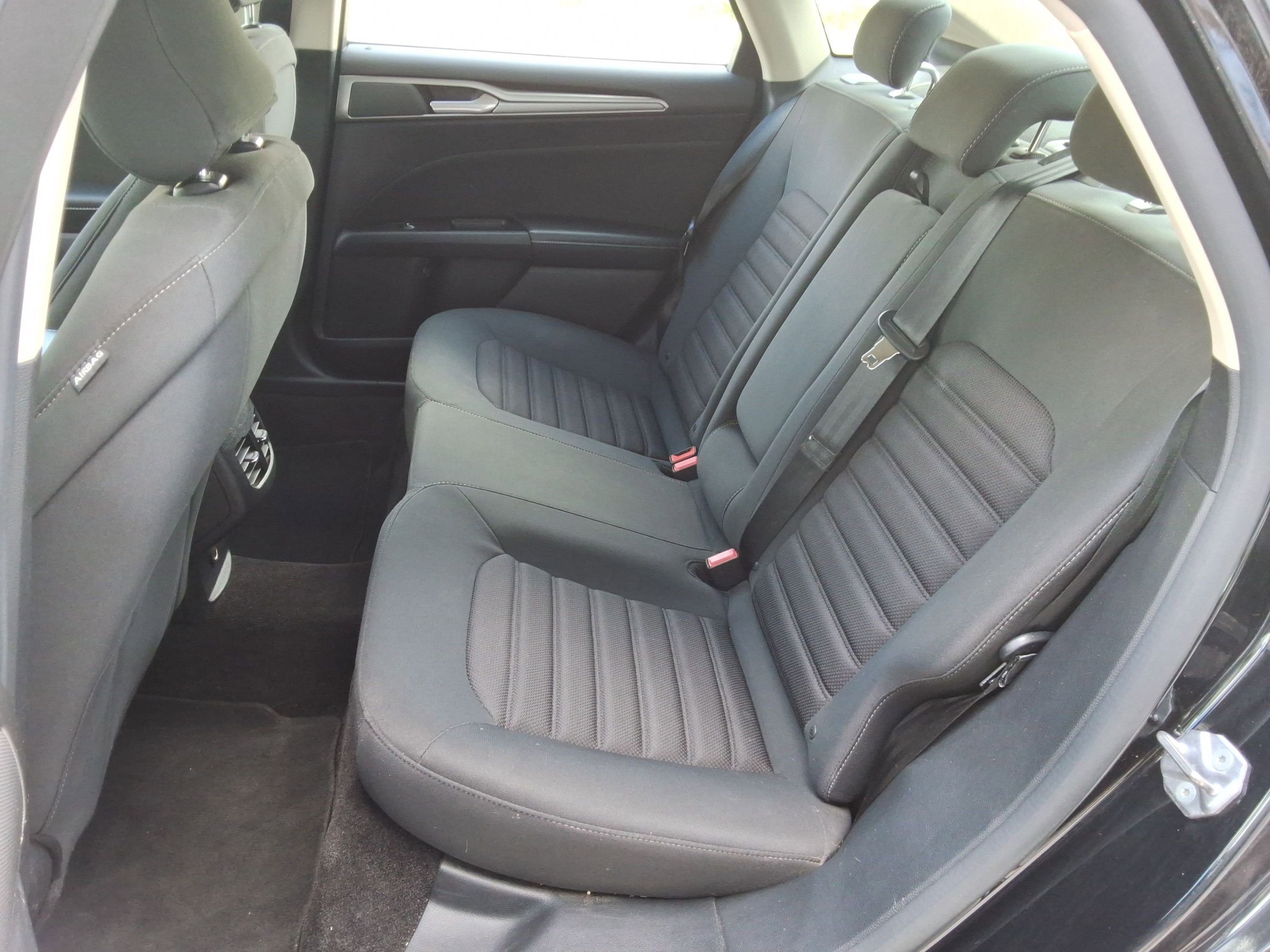 Used 2017 Ford Fusion SE w/ Fusion SE Technology Package FWD image 29