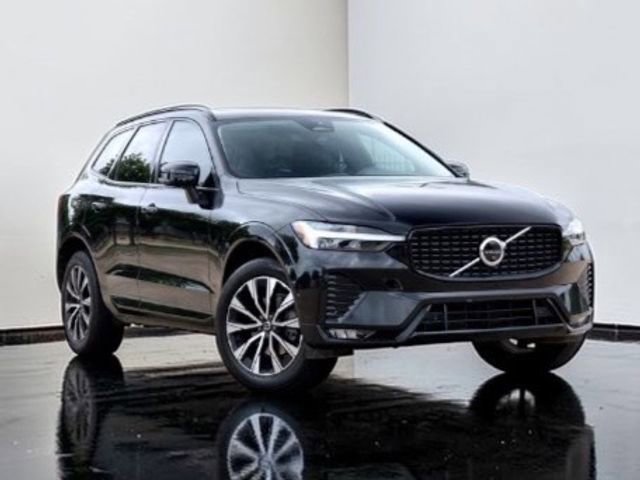 Used 2023 Volvo XC60 B5 Plus image 1
