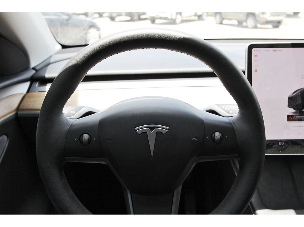 Used 2024 Tesla Model Y Long Range AWD/4WD image 9