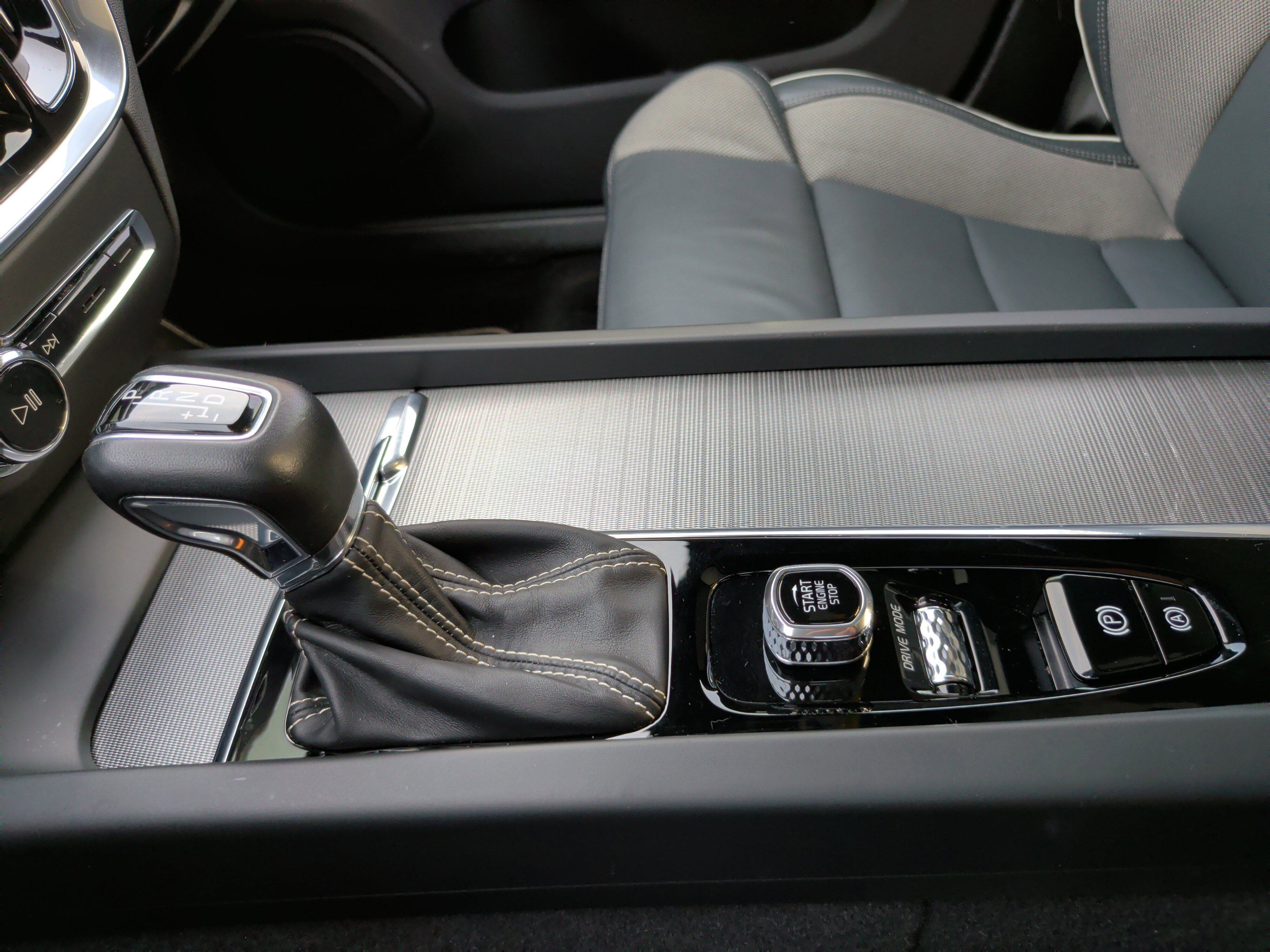 Used 2021 Volvo S60 T5 R-Design image 20