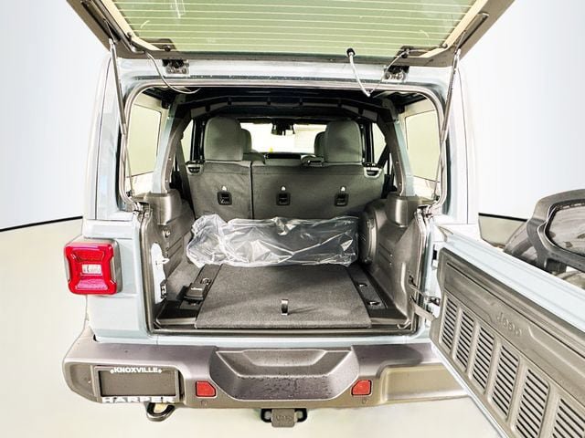 New 2026 Jeep Wrangler Unlimited Sahara w/ Safety Group AWD/4WD image 29