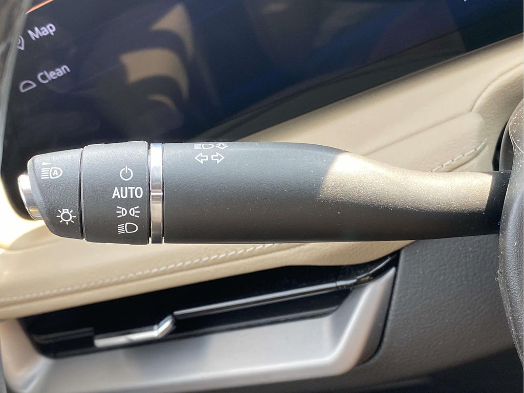 Used 2025 Cadillac XT4 Premium Luxury FWD image 20