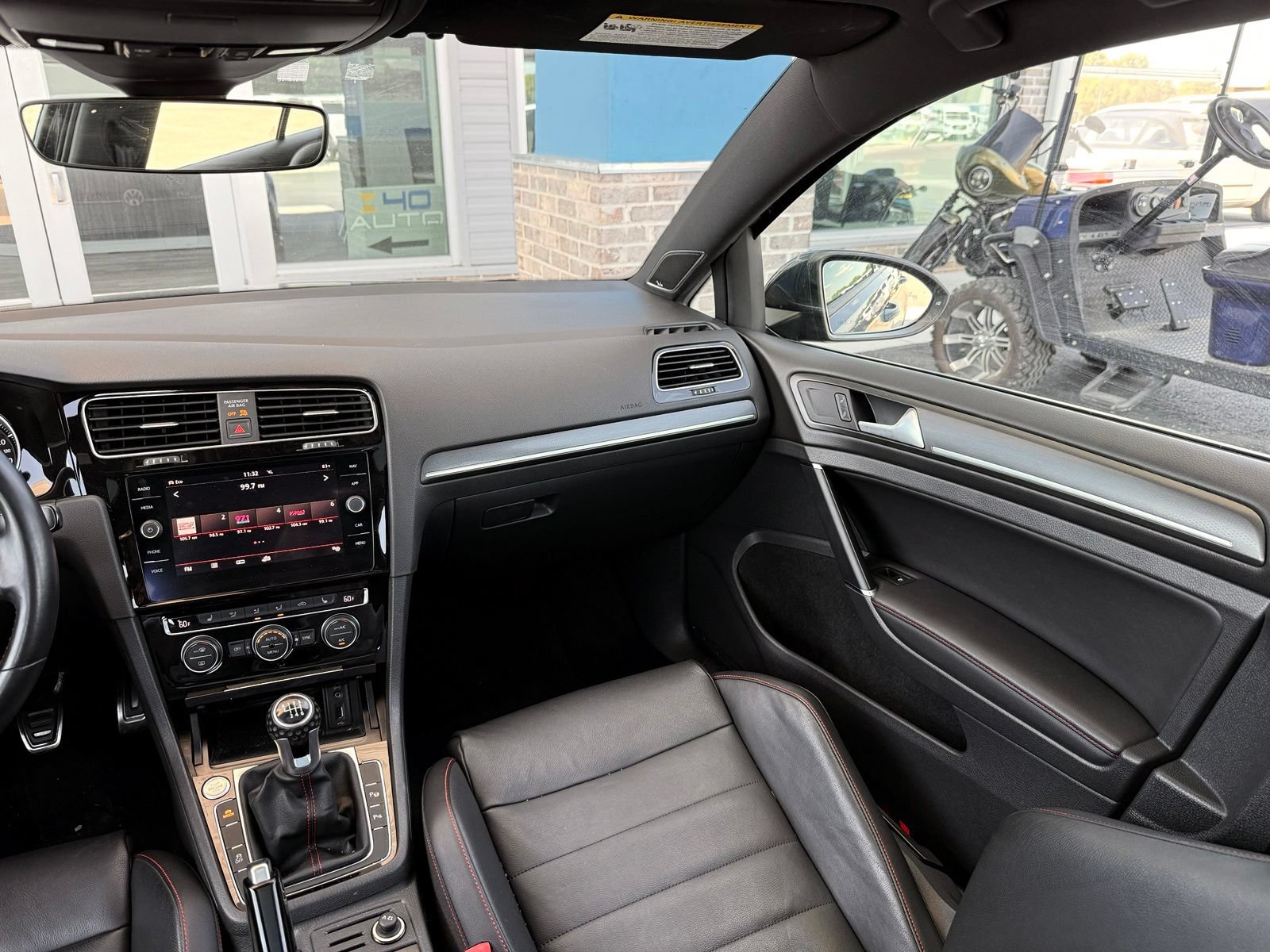 Used 2018 Volkswagen GTI SE FWD image 27