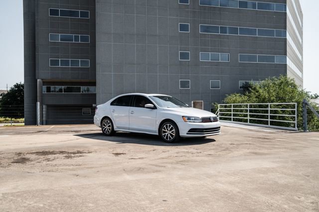 Used 2017 Volkswagen Jetta SE image 33