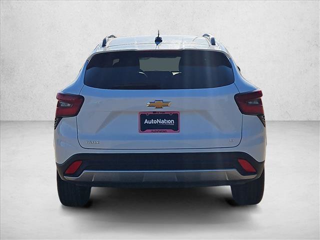 Used 2025 Chevrolet Trax LT FWD image 7