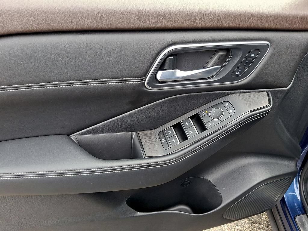 Certified 2023 Nissan Rogue Platinum AWD/4WD image 15