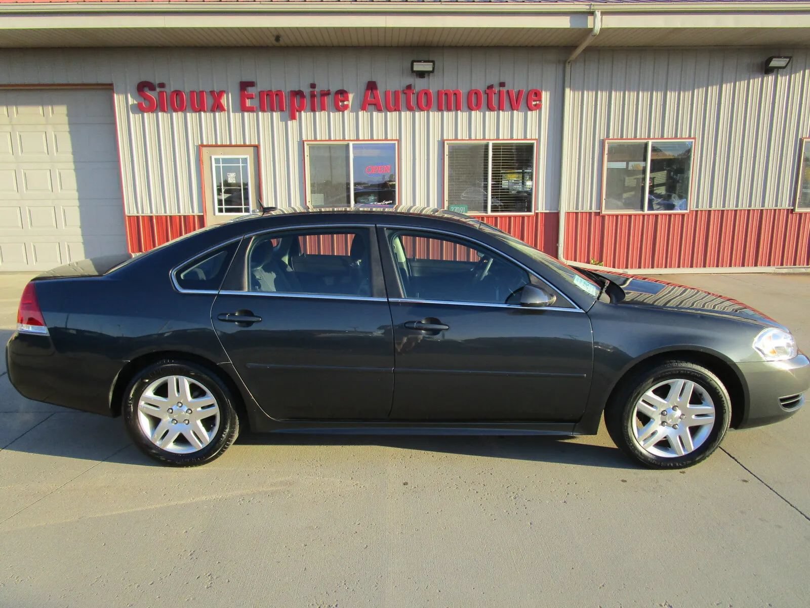 Used 2015 Chevrolet Impala LT w/ LT Sunroof Package FWD image 8
