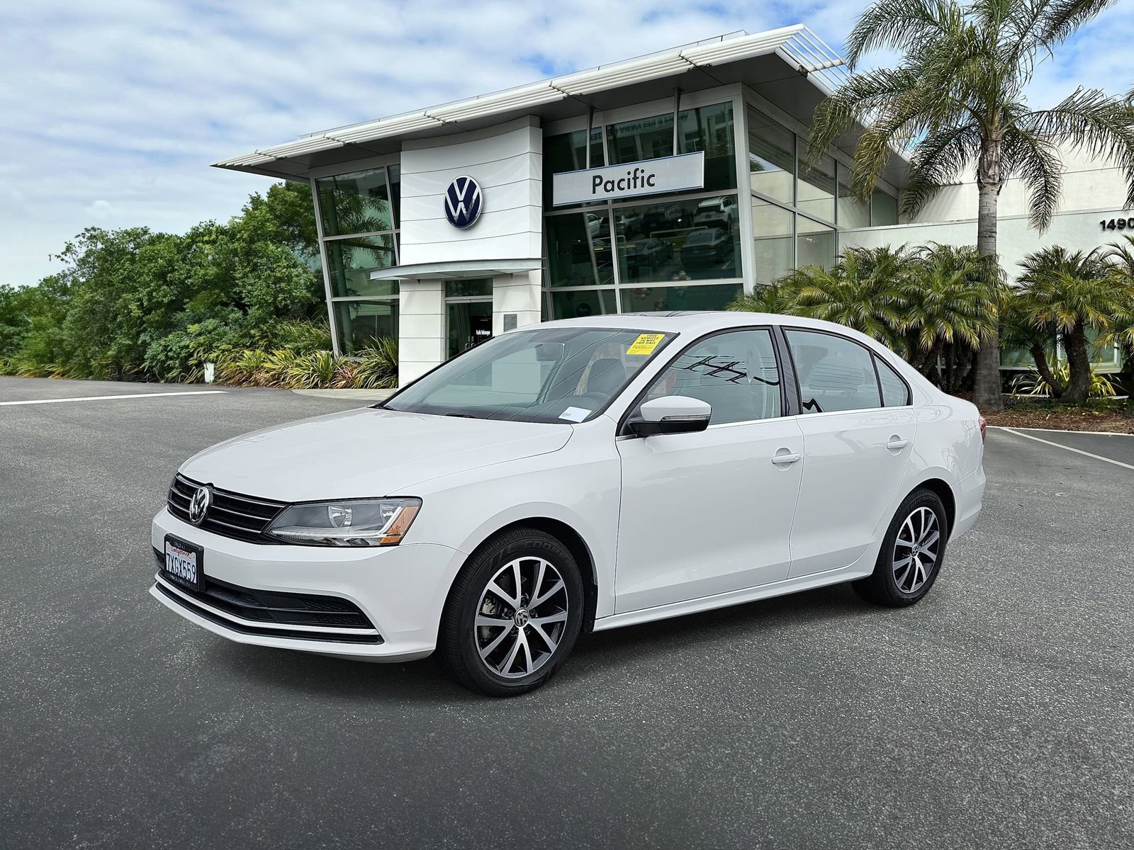 Used 2017 Volkswagen Jetta SE FWD image 1