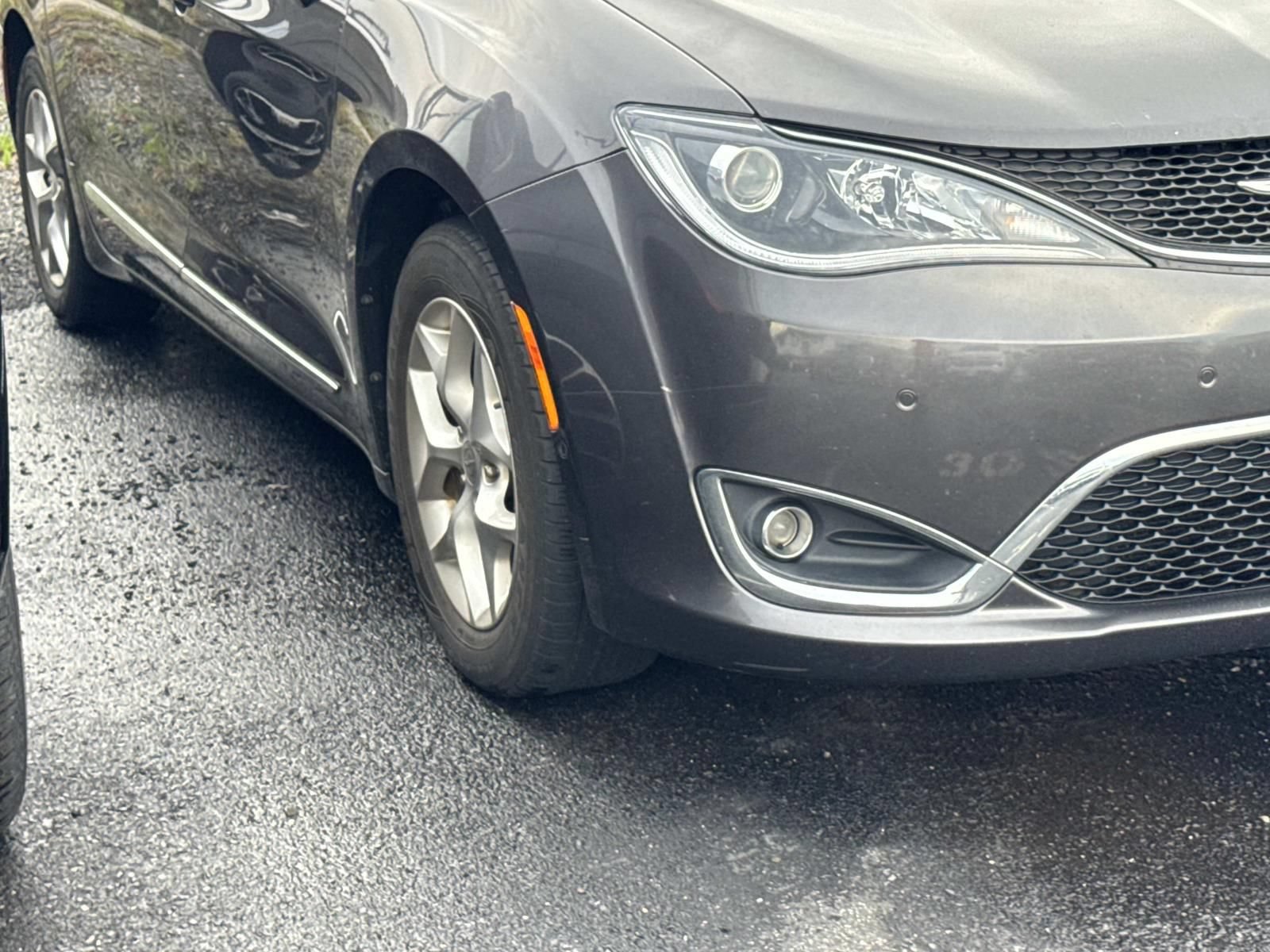 Used 2019 Chrysler Pacifica Touring-L Plus w/ Advanced Safetytec Group FWD image 5