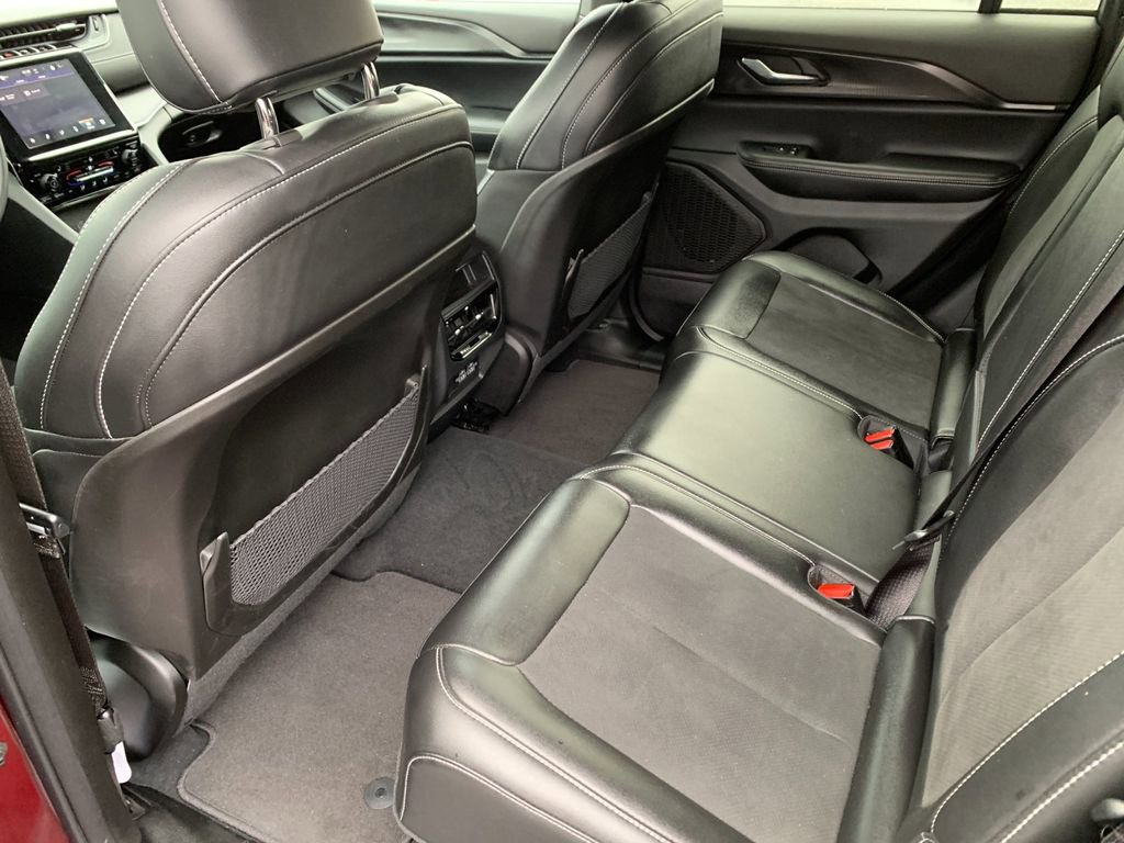 Used 2024 Jeep Grand Cherokee Altitude image 13