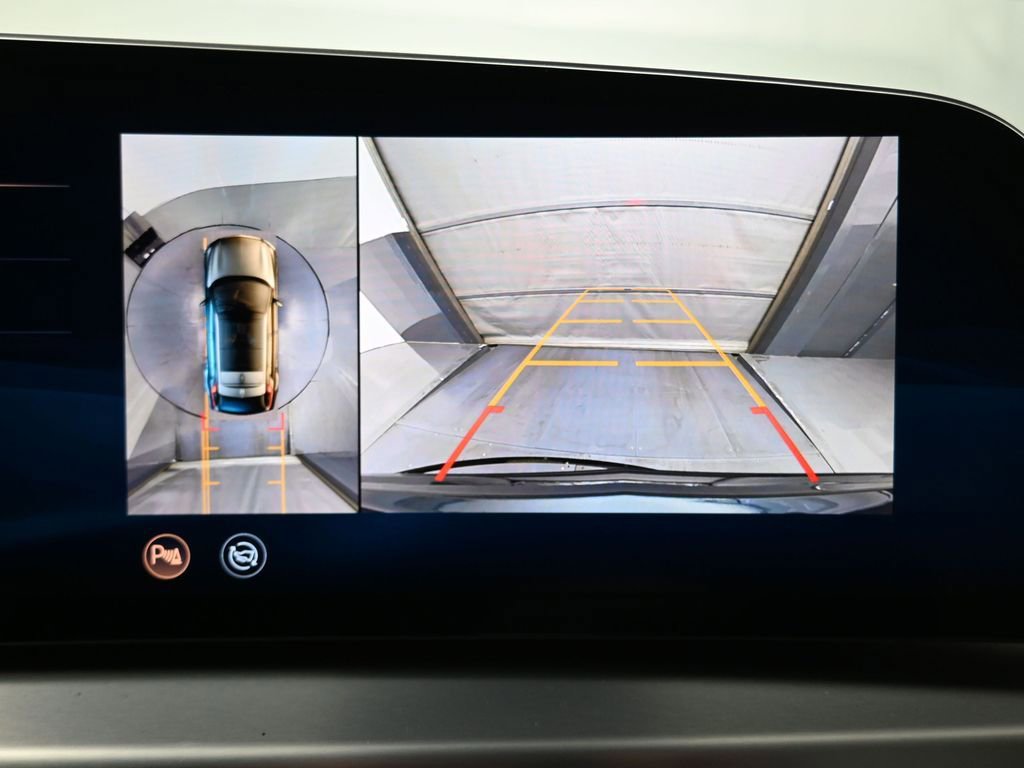 Used 2024 Cadillac Lyriq Sport image 20