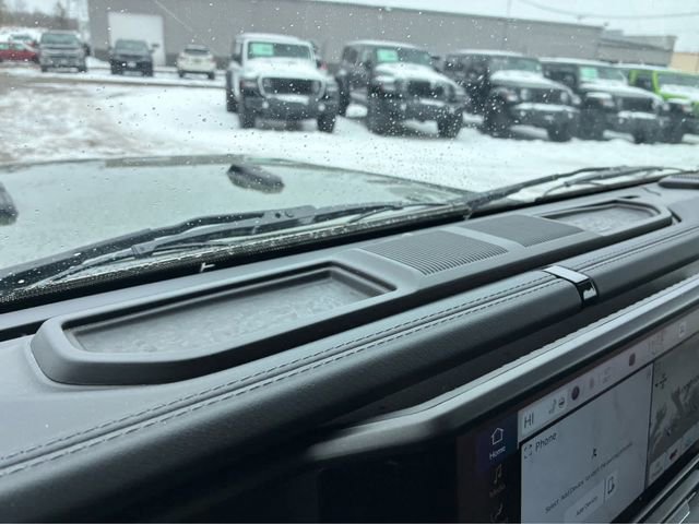 Used 2024 Jeep Wrangler Unlimited Sahara AWD/4WD image 24