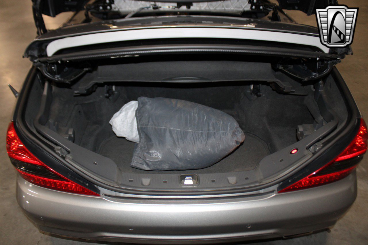 Used 2011 Mercedes-Benz SL 550 image 26