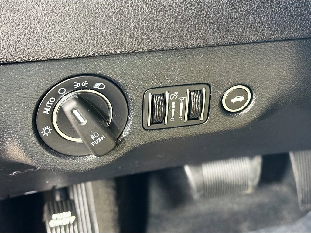 Used 2016 Chrysler 300 Limited image 12