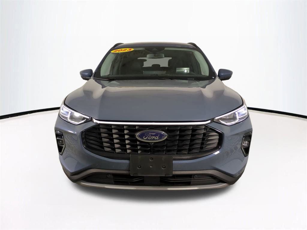 Used 2023 Ford Escape Platinum w/ Premium Technology Package image 3
