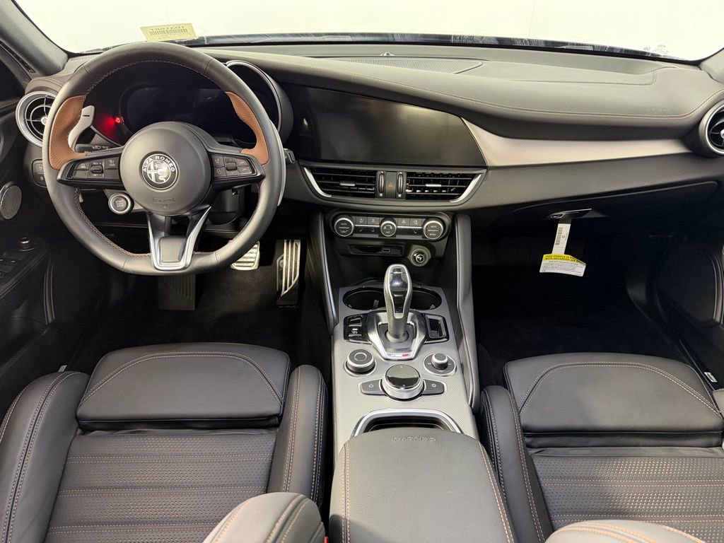 Used 2025 Alfa Romeo Giulia AWD image 12