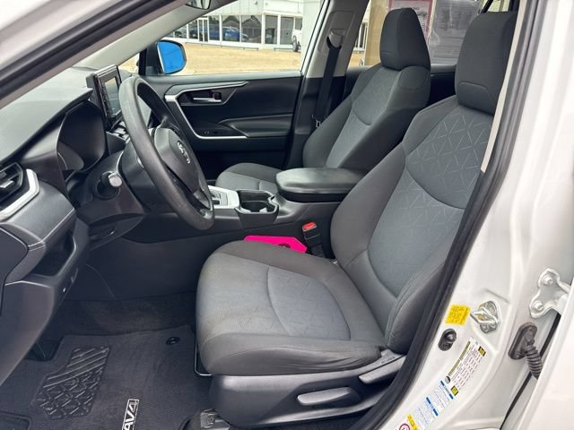 Used 2019 Toyota RAV4 XLE w/ Carpet Mat Package AWD/4WD image 11