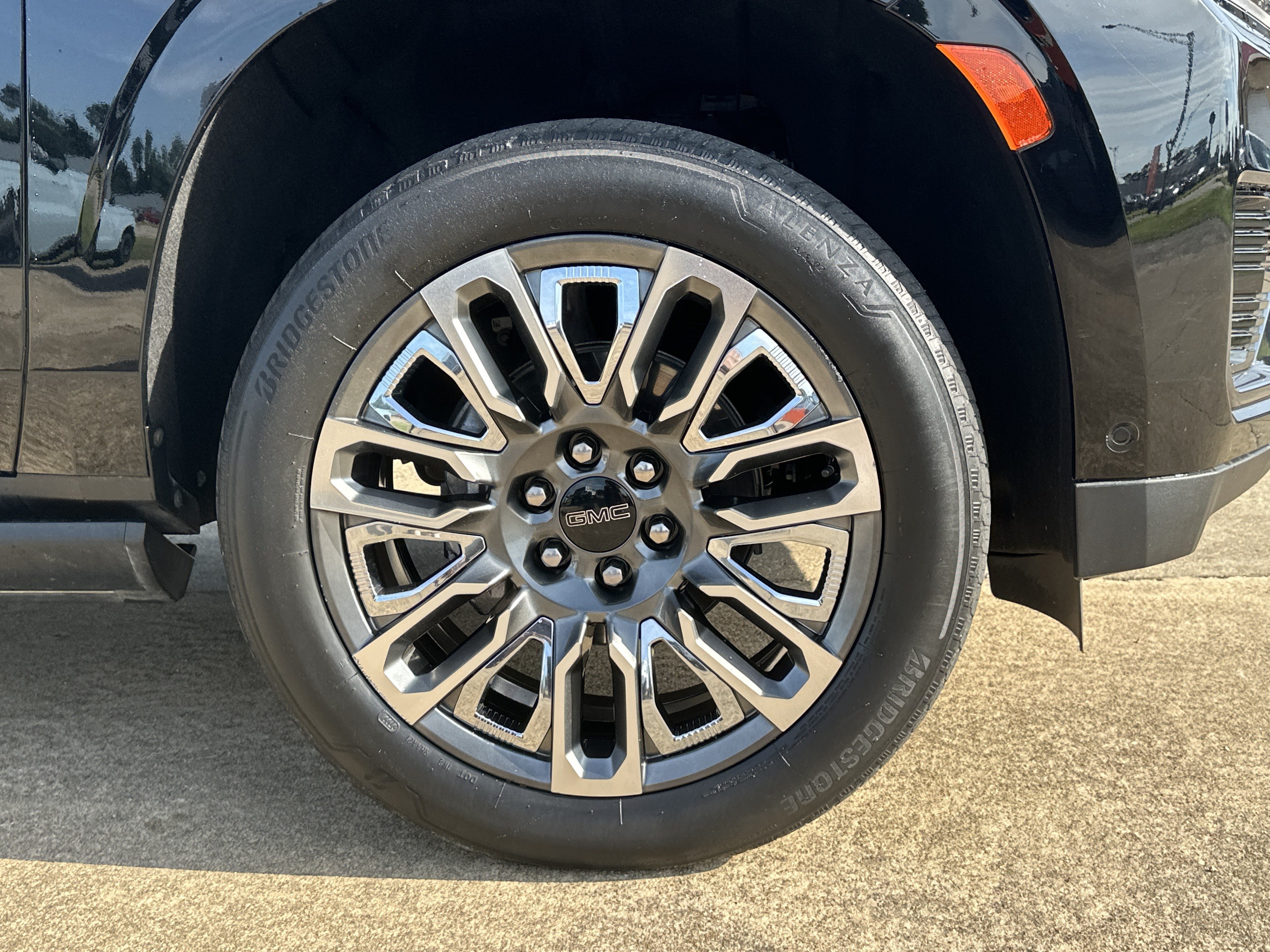Certified 2023 GMC Yukon XL Denali Ultimate AWD/4WD image 13