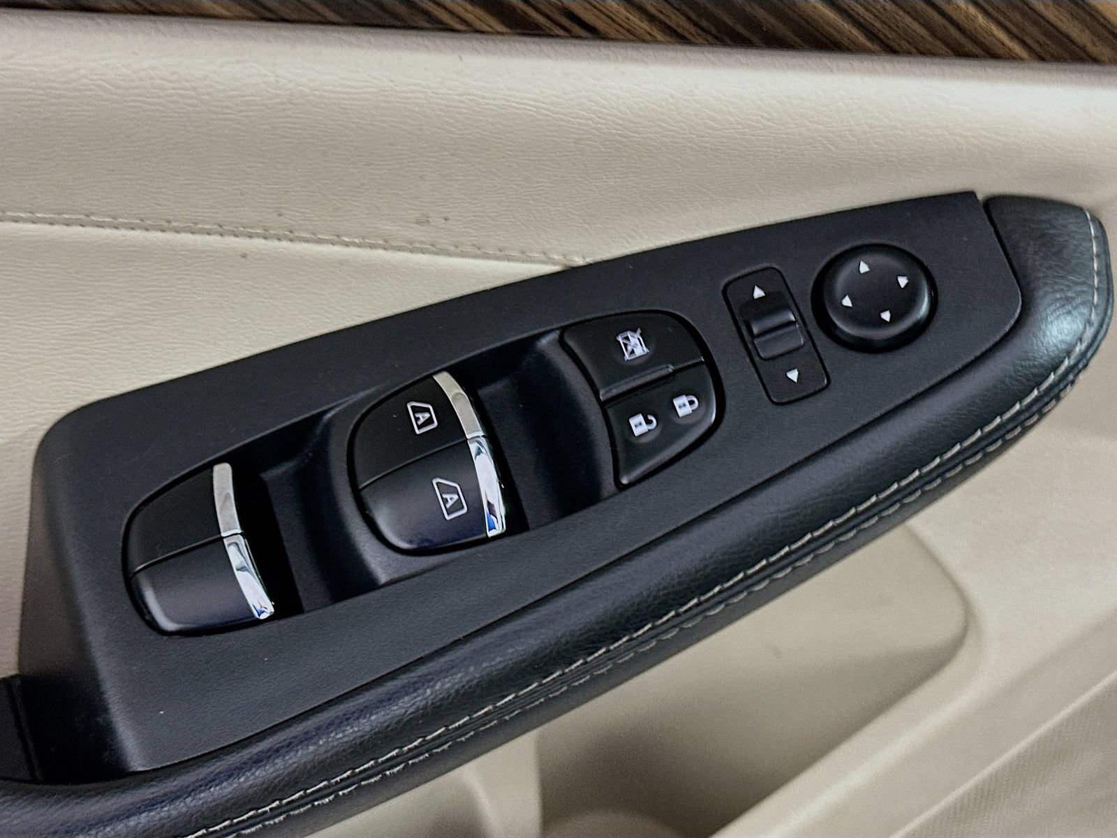 Used 2018 Nissan Maxima Platinum FWD image 17